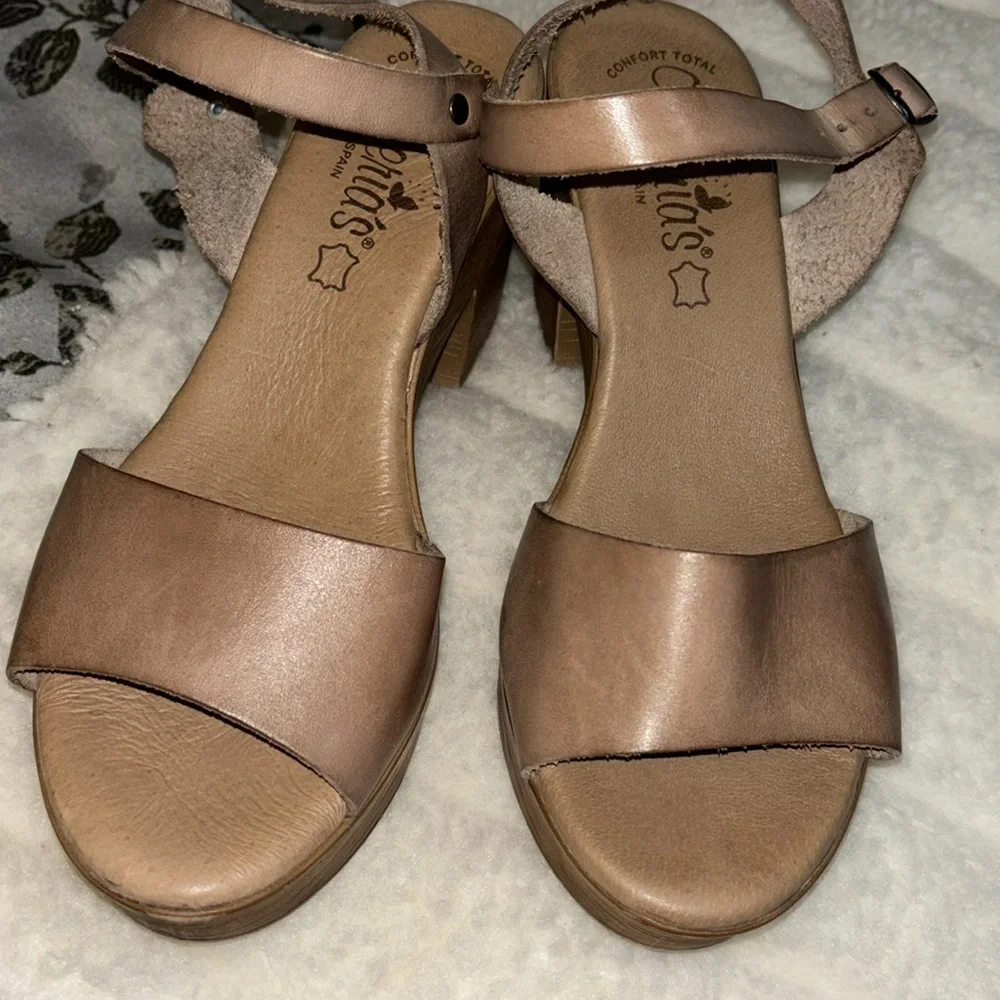 Sandals - Picture 2 of 8